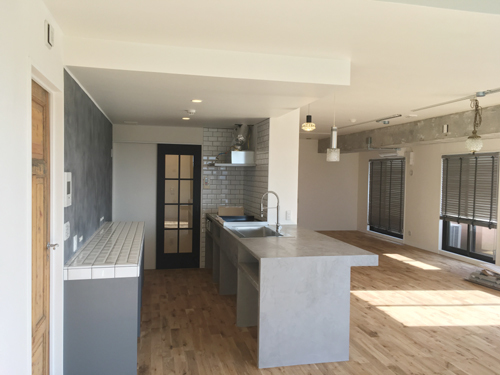 泉区の家：リビングダイニング06