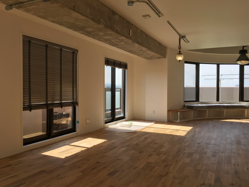 泉区の家：リビングダイニング03