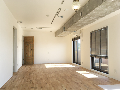 泉区の家：リビングダイニング01