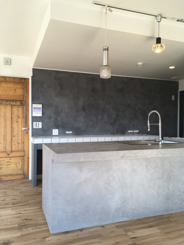 泉区の家：キッチン03