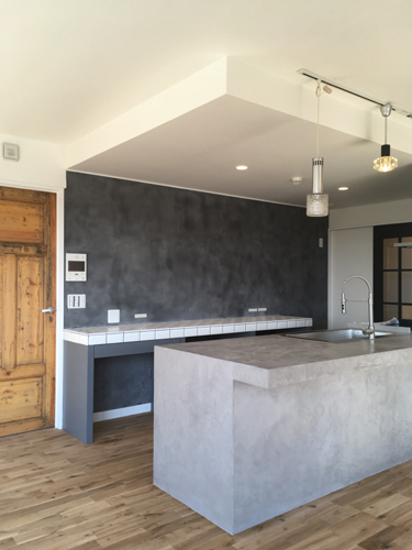 泉区の家：キッチン01