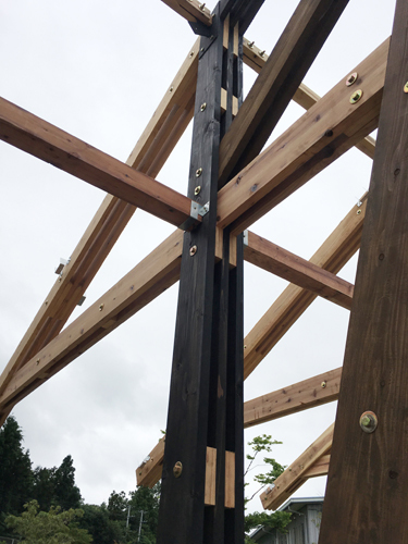 蔵王の事務所間伐材トラス構造