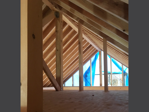 蔵王小さい家小屋裏01