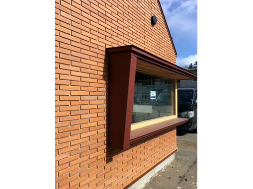 蔵王喫煙所タイル張りの外観-2