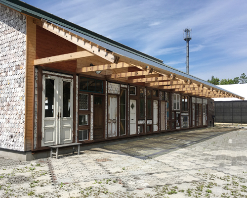 アンティーク窓の全体写真