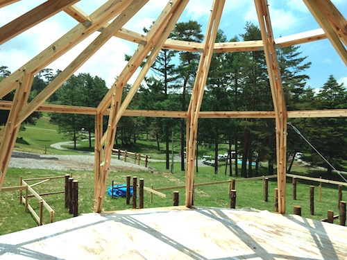 富士山麓に間伐材でつくるテント現場写真12