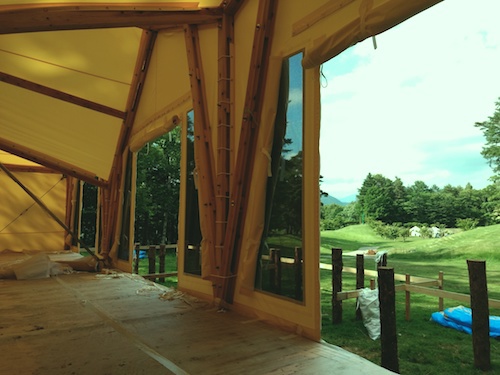 富士山麓に間伐材でつくるテント現場写真8