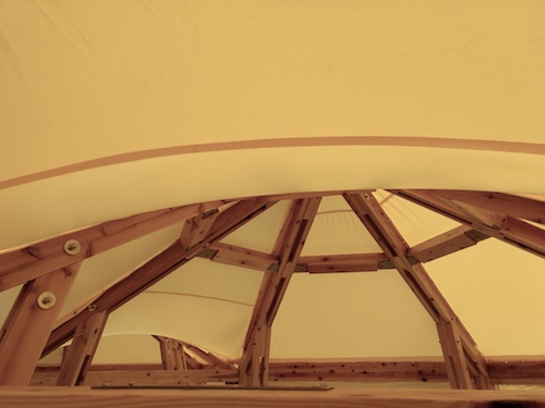 富士山麓に間伐材でつくるテント現場写真5