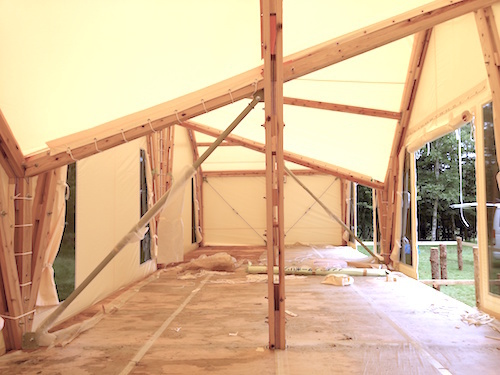 富士山麓に間伐材でつくるテント現場写真13