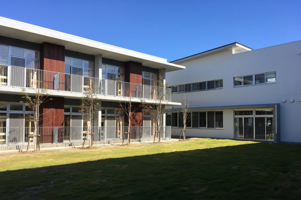 宮城農業高校寄宿舎中庭