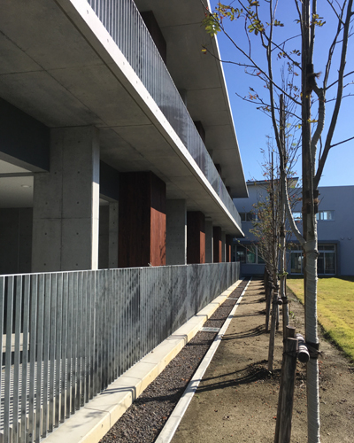 宮城農業高校寄宿舎中庭