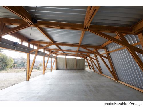 角田木造ガレージ内観2