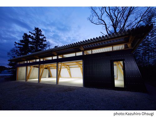 角田木造ガレージ夕景の外観4