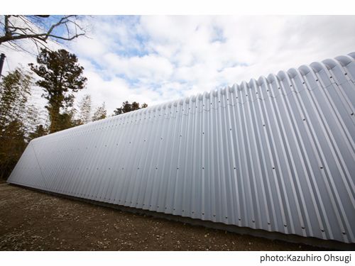 角田木造ガレージ折板外観