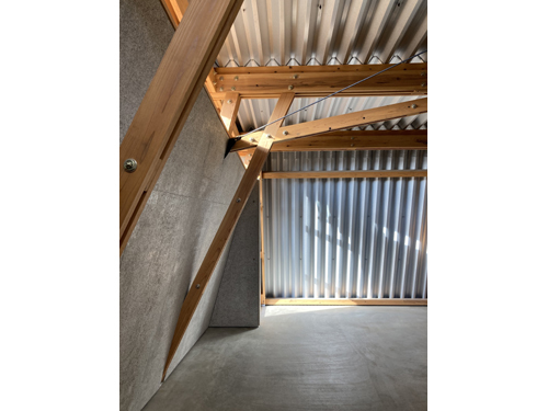 角田木造ガレージ内観5