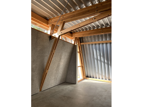 角田木造ガレージ内観6