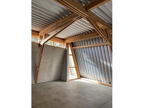 角田木造ガレージ内観7