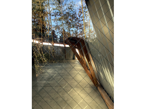 景色を反射する窓