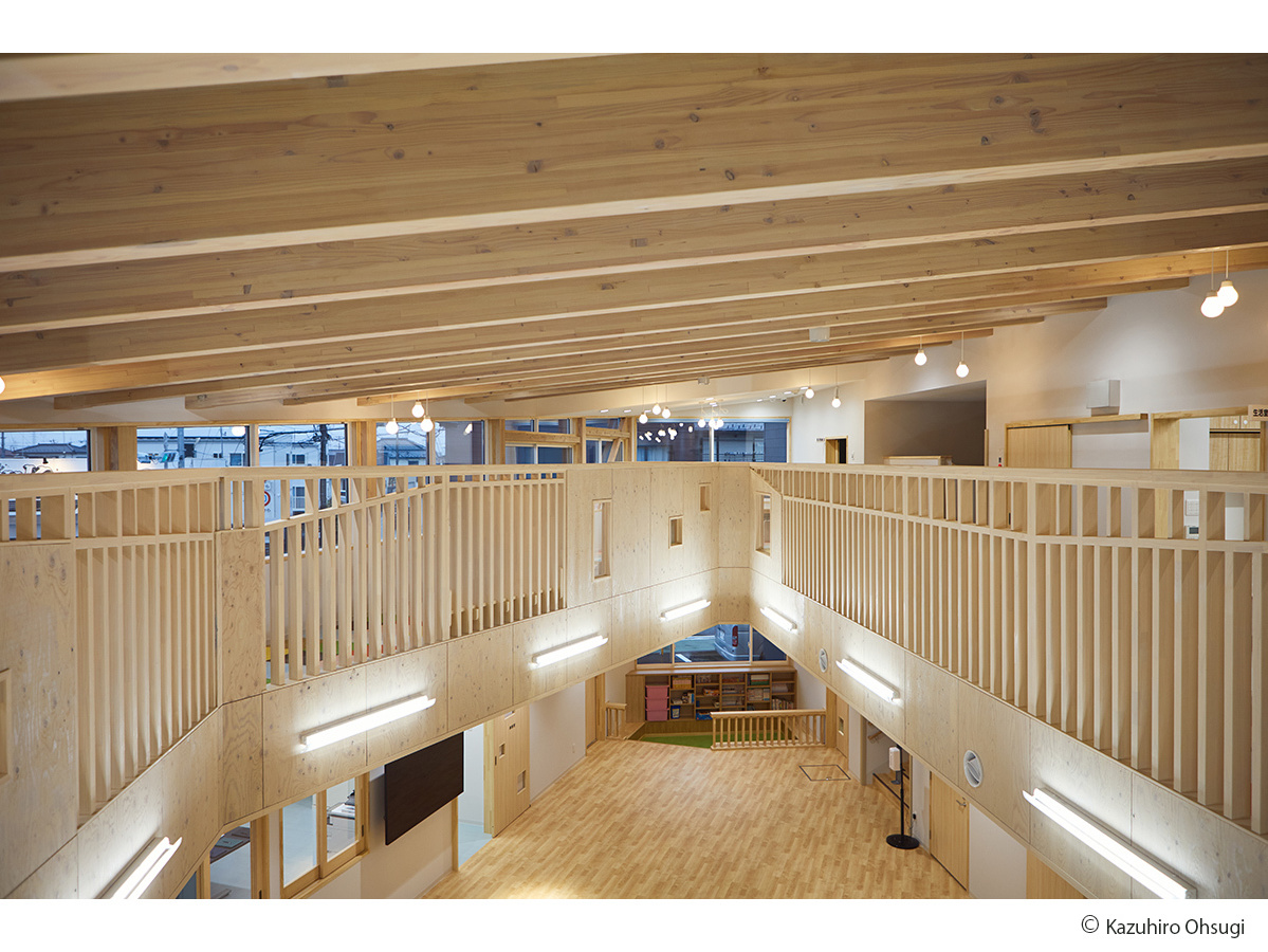 吹き抜けとワンダーウォールのある児童クラブ04