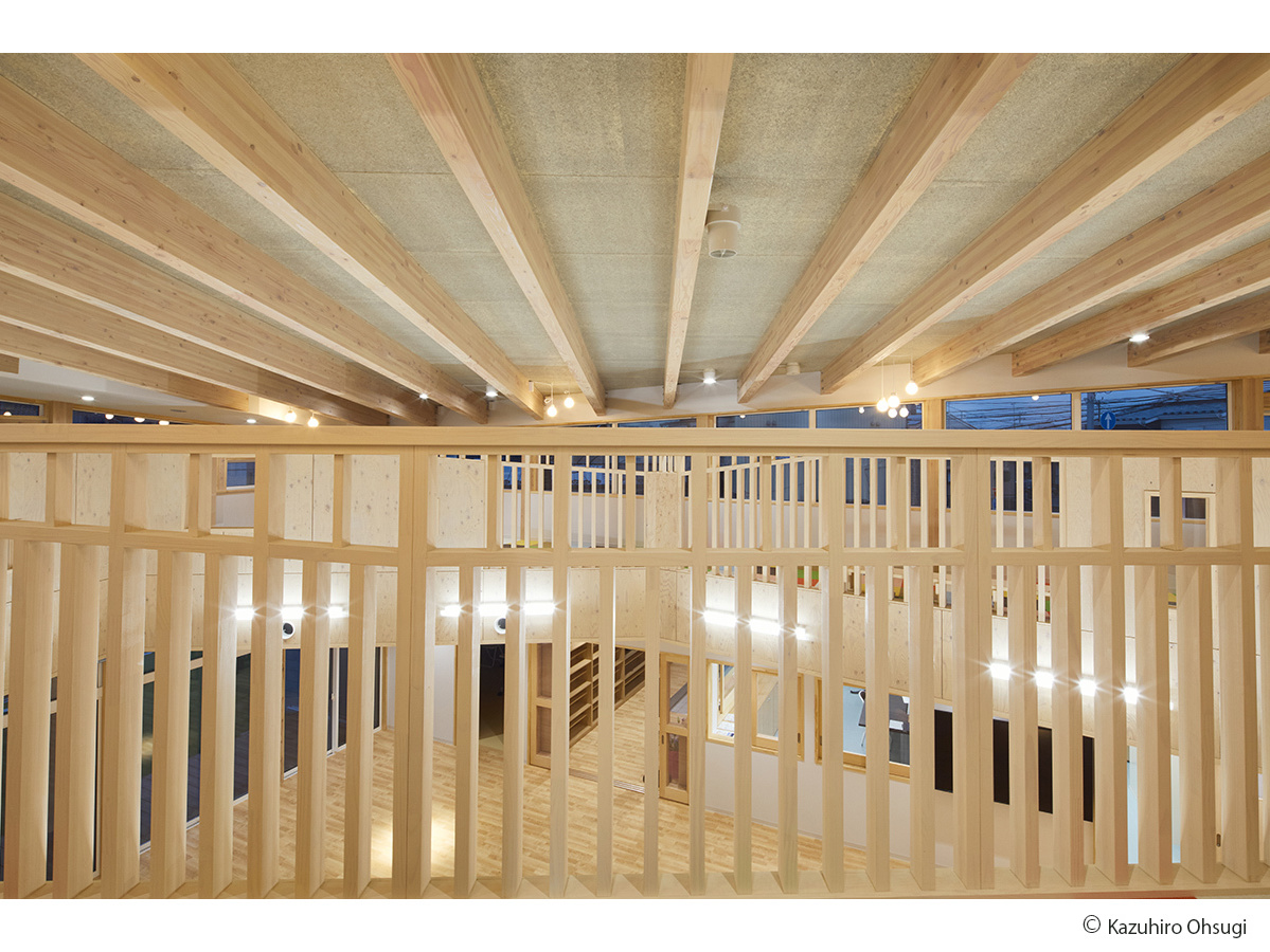 吹き抜けとワンダーウォールのある児童クラブ06