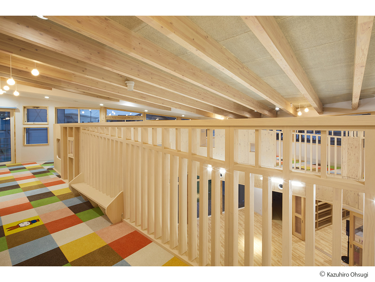 吹き抜けとワンダーウォールのある児童クラブ06