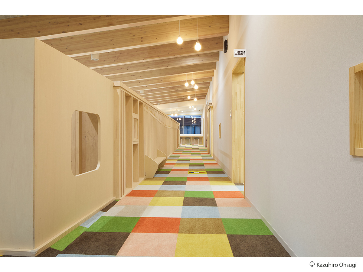 回遊性のある廊下とワンダーウォールがある楽しい蛇田地区児童クラブ02