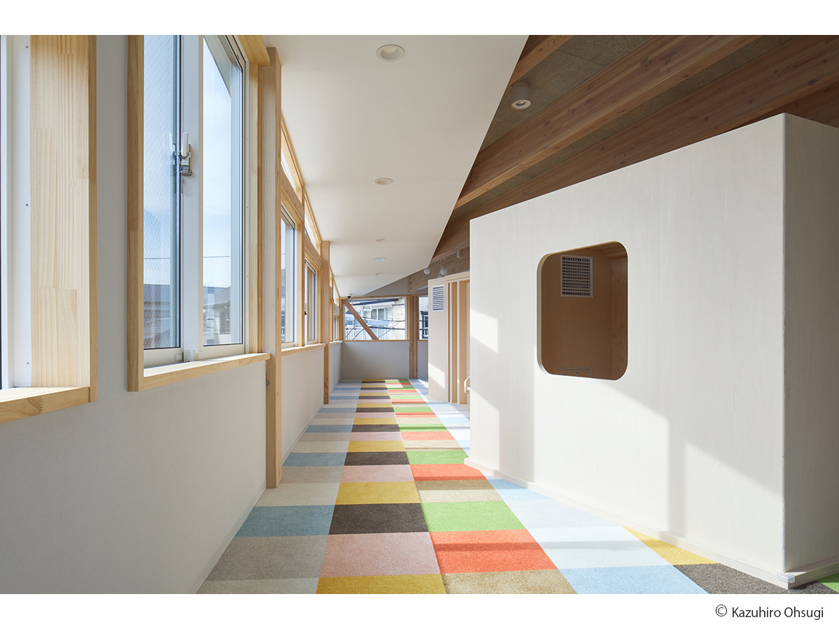 回遊性のある廊下とワンダーウォールがある楽しい蛇田地区児童クラブ03