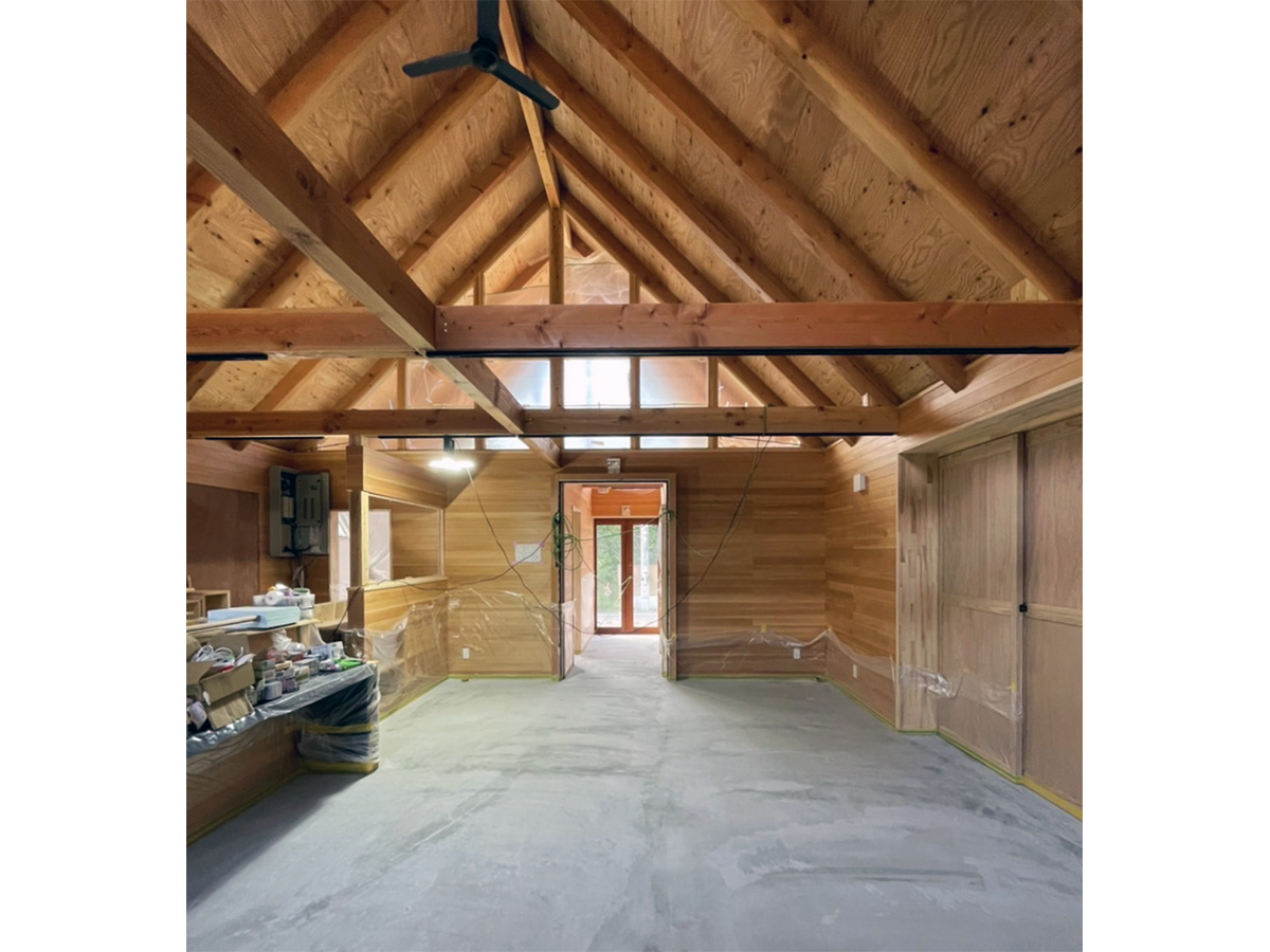 明るく木のあたたみを感じるジャズバーParagonian-2