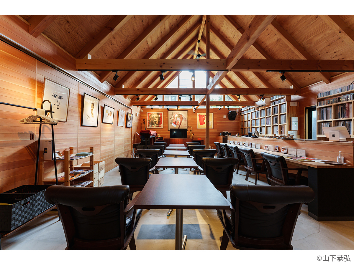 音響的な空間のジャズ＆ワインバーparagonian-1