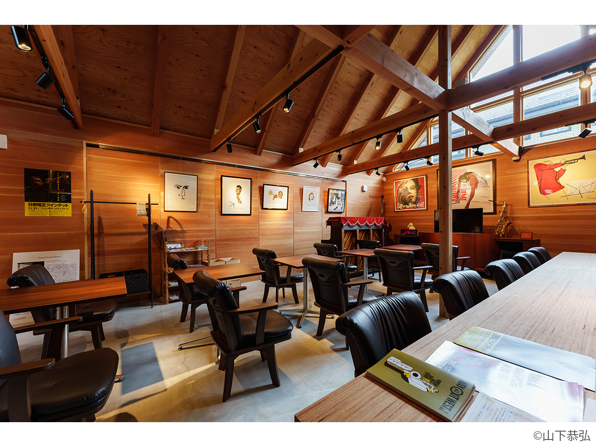 音響的な空間のジャズ＆ワインバーparagonian-3