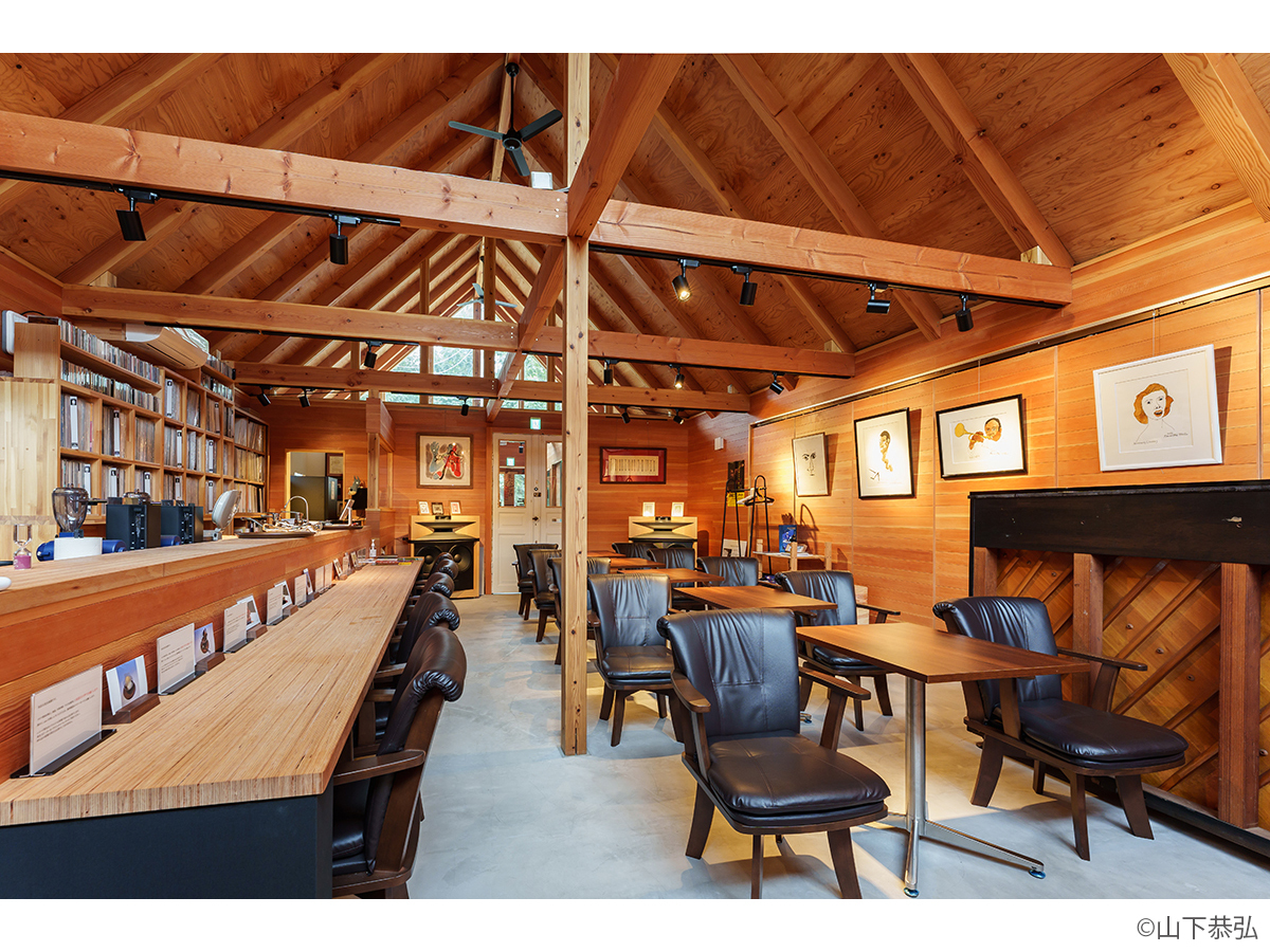 音響的な空間のジャズ＆ワインバーparagonian-5