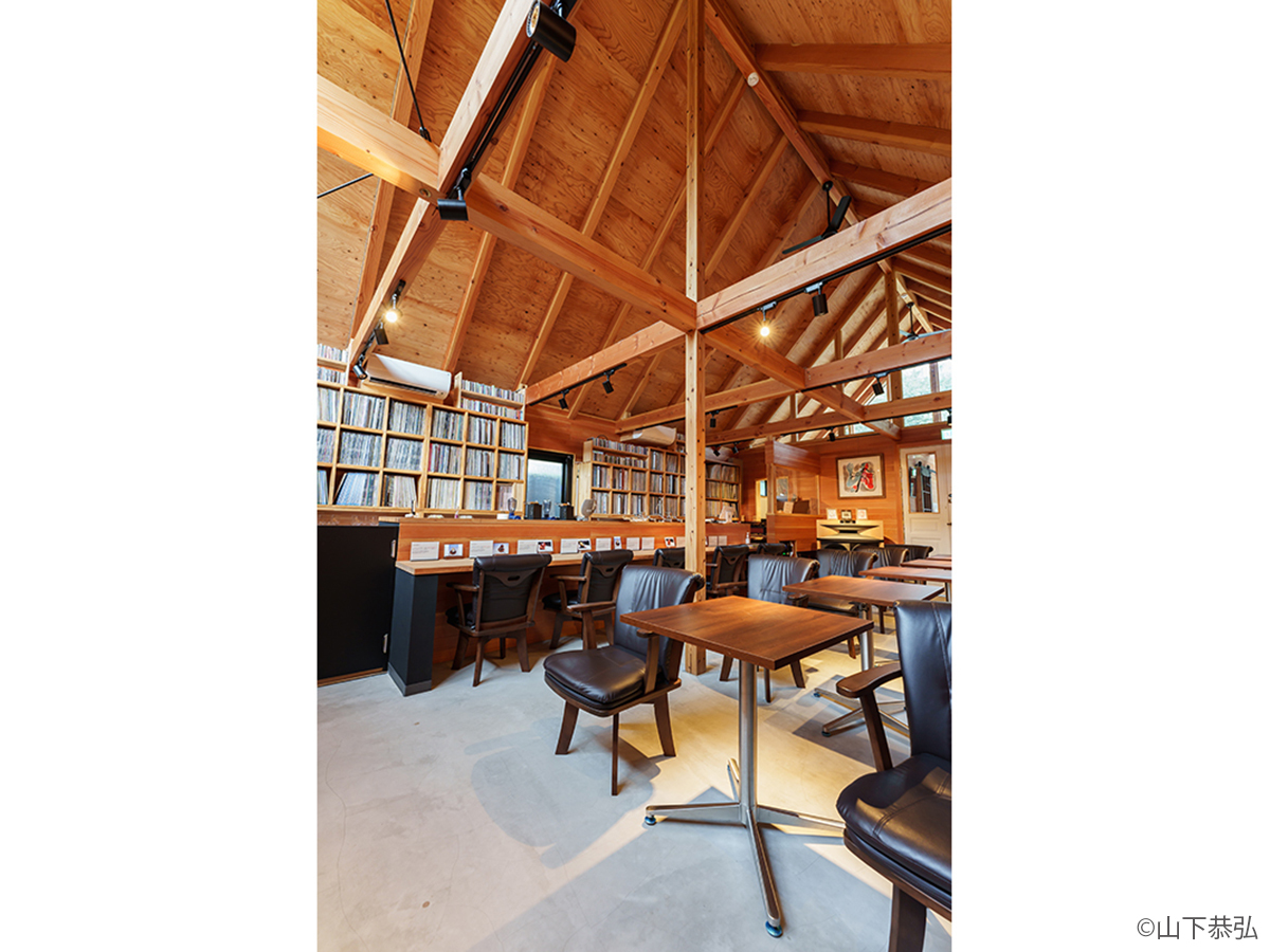 音響的な空間のジャズ＆ワインバーparagonian-6