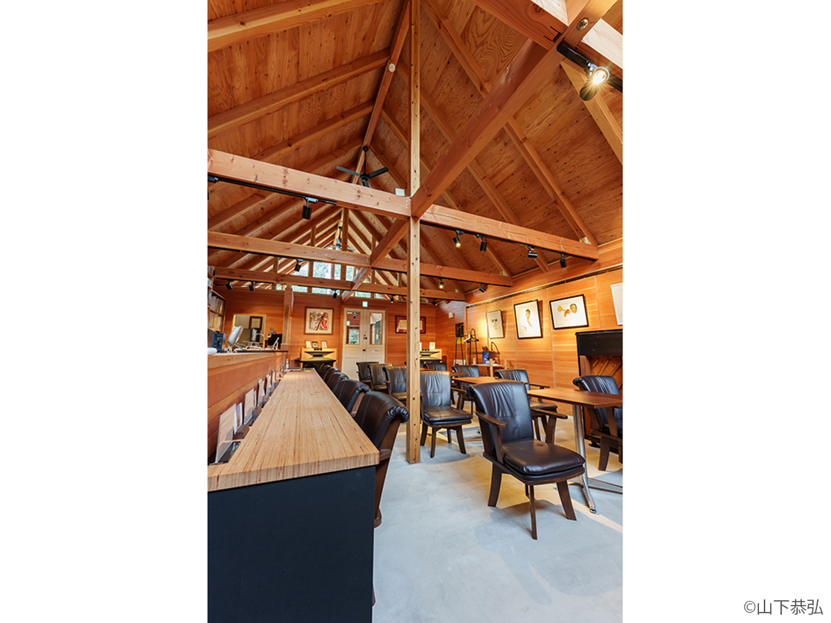 音響的な空間のジャズ＆ワインバーparagonian-7