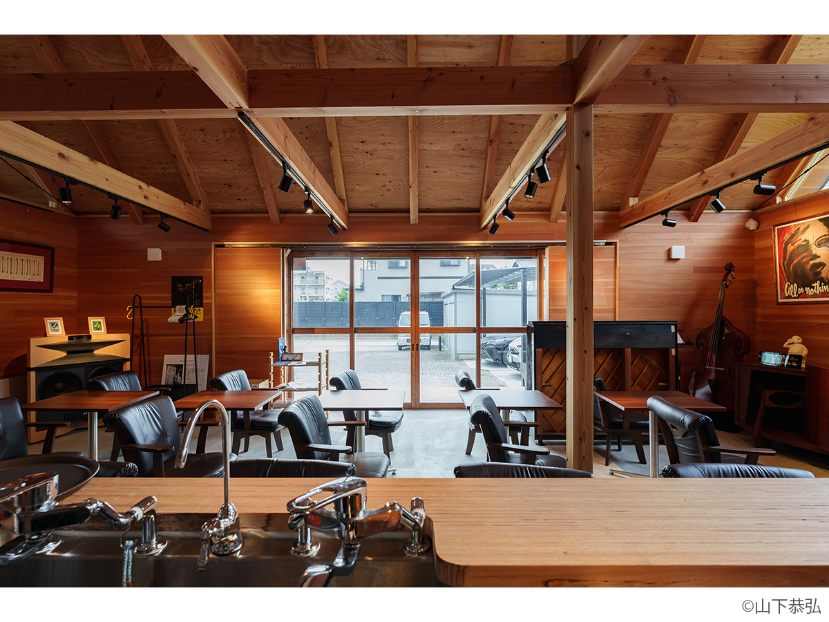 音響的な空間のジャズ＆ワインバーparagonian-9