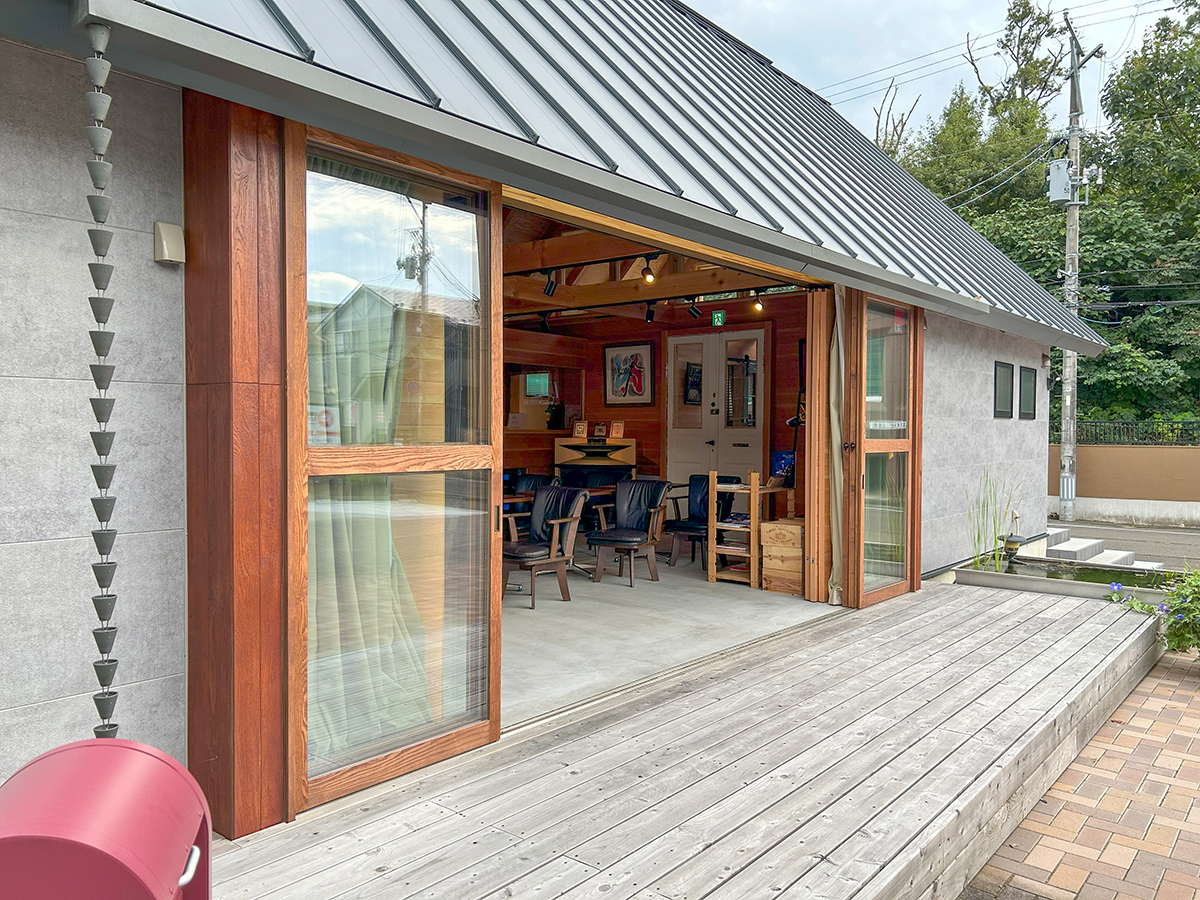 音響的な空間のジャズ＆ワインバーparagonianの外観3