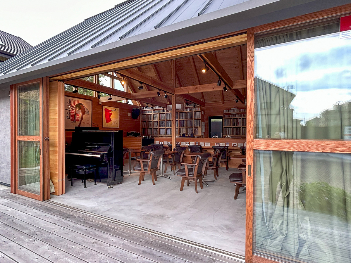 音響的な空間のジャズ＆ワインバーparagonianの内観3