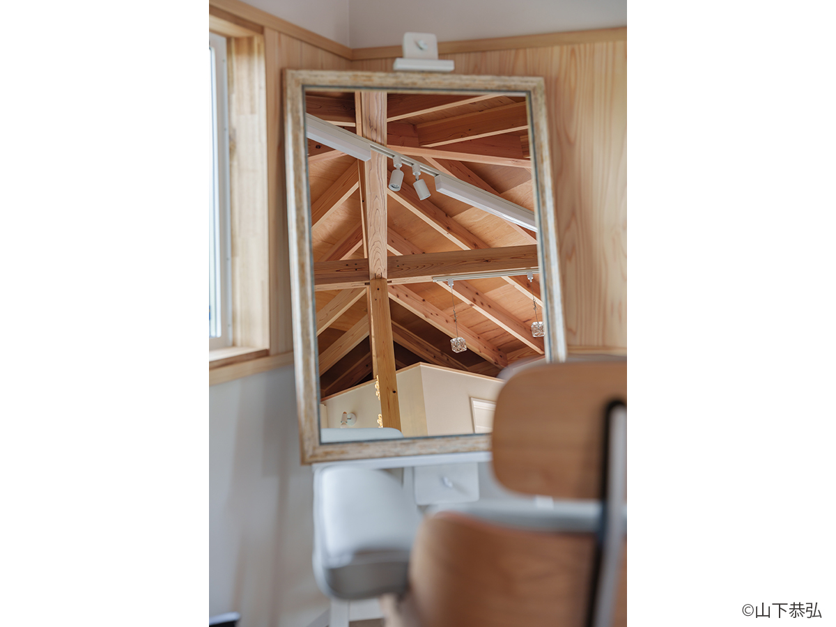 木の白をベースにした内装がおしゃれな美容室re:peco-1