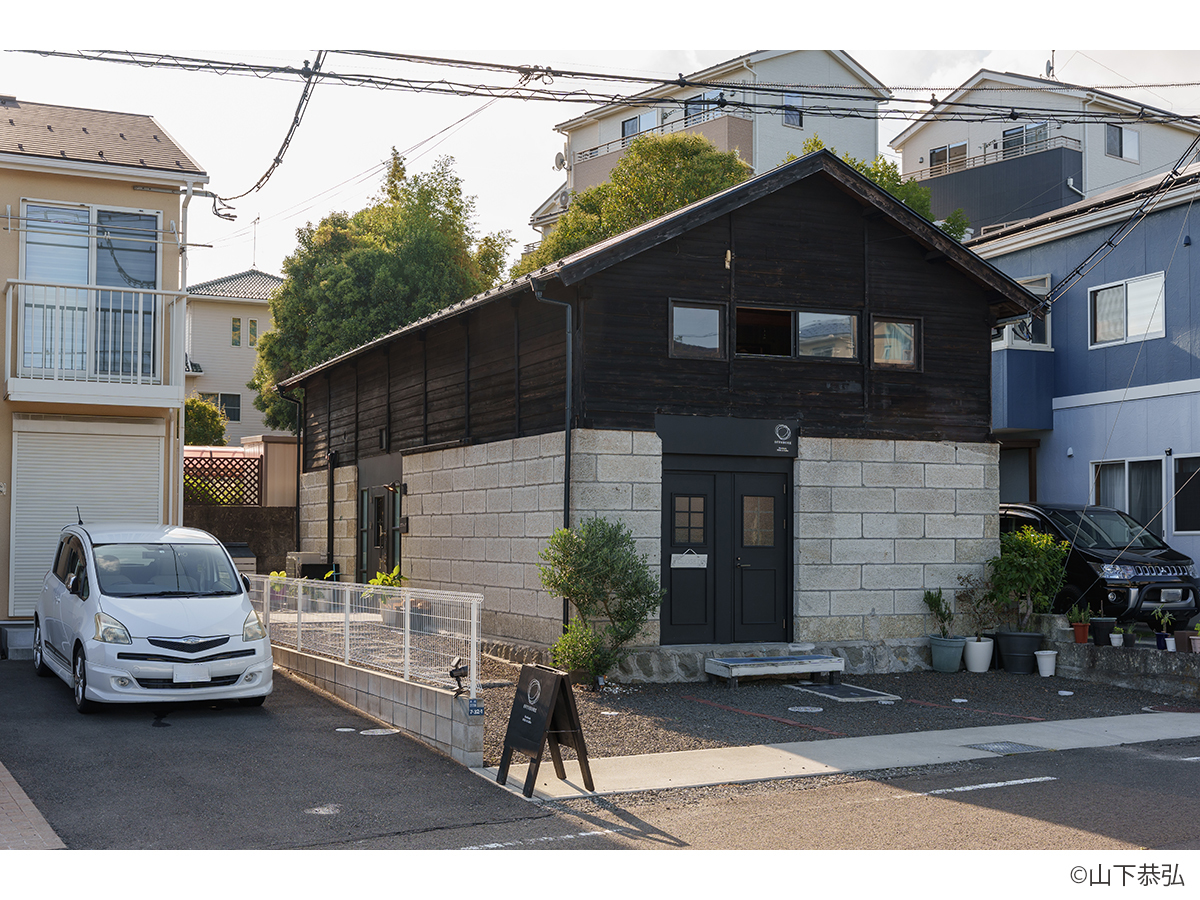 倉庫蔵をリノベーションした貞山運河沿いの隠れ家的カフェ外観-3