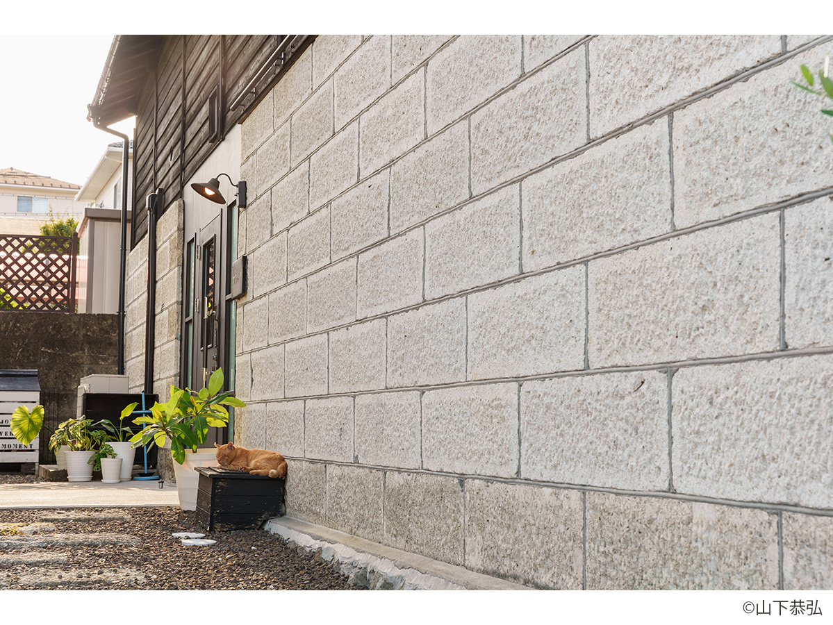 倉庫蔵をリノベーションした貞山運河沿いの隠れ家的カフェ外観-6