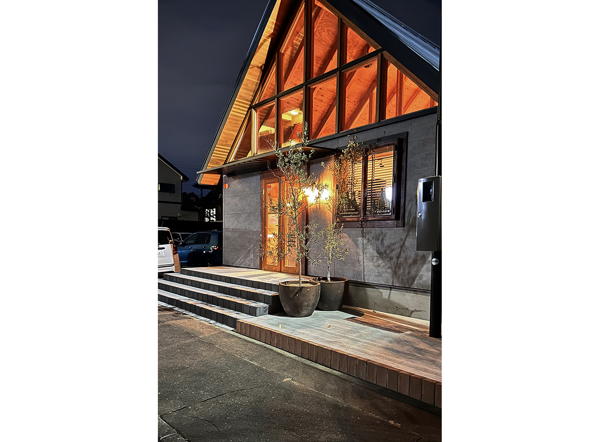 音響的な空間のジャズ＆ワインバーparagonian外観夜2