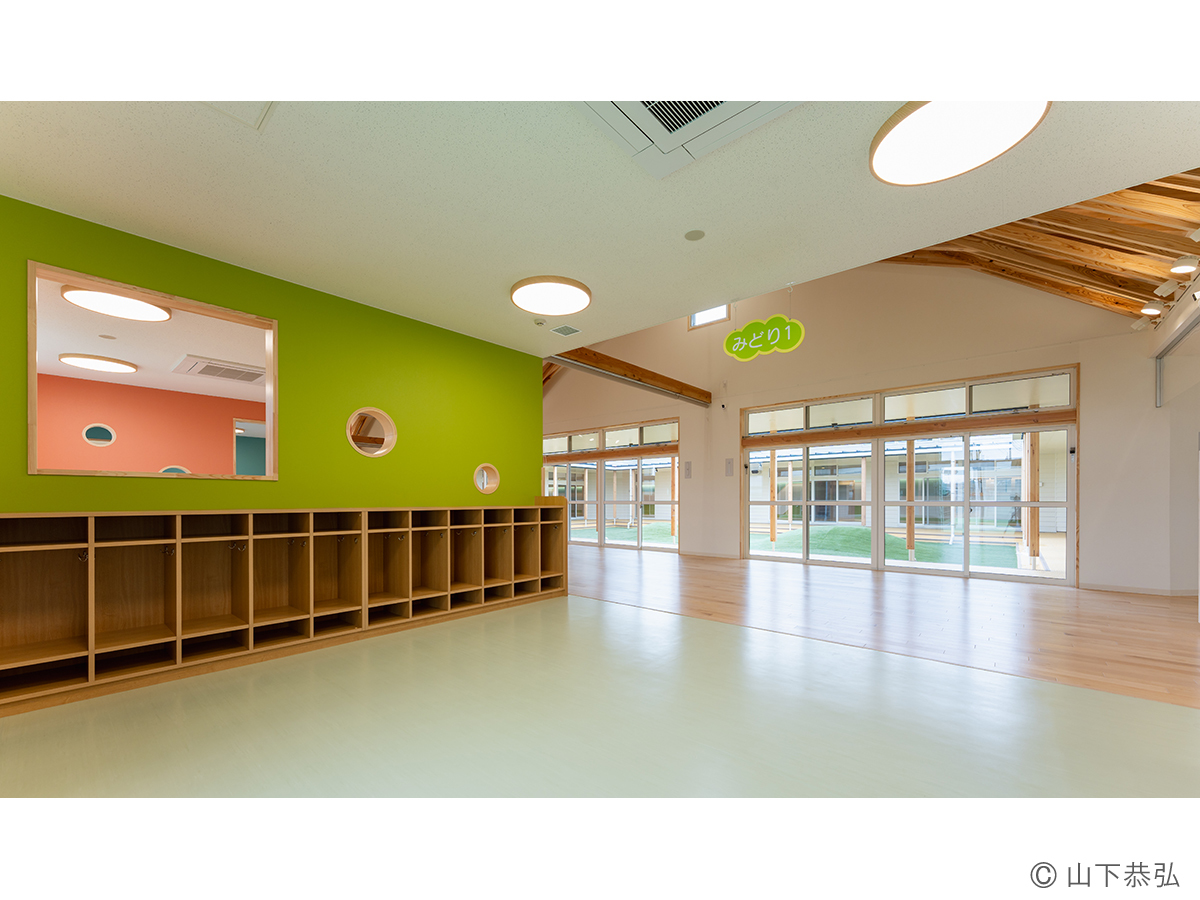 緩やかに各教室がつながる3,4,5歳児室1