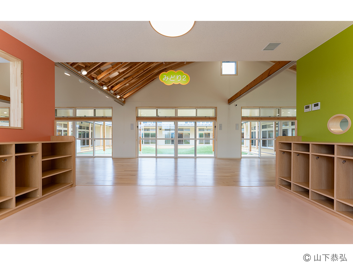 緩やかに各教室がつながる3,4,5歳児室2