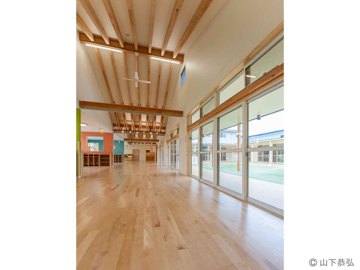 保育室・教室が緩やかにつながるわくわくゆめの樹こども園5