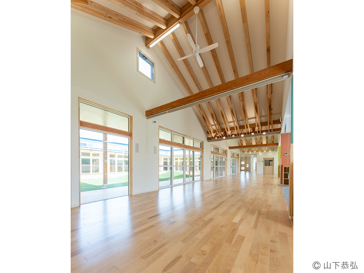 保育室・教室が緩やかにつながるわくわくゆめの樹こども園6