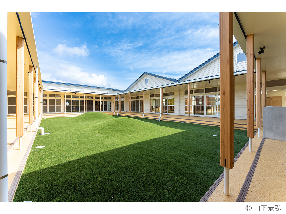 風を気にせず遊べる大きな中庭のあるわくわくゆめの樹こども園2