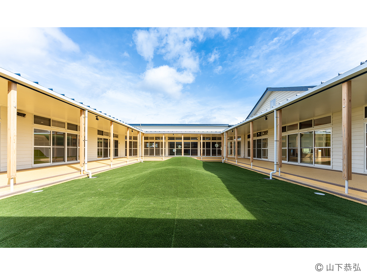 風を気にせず遊べる大きな中庭のあるわくわくゆめの樹こども園3
