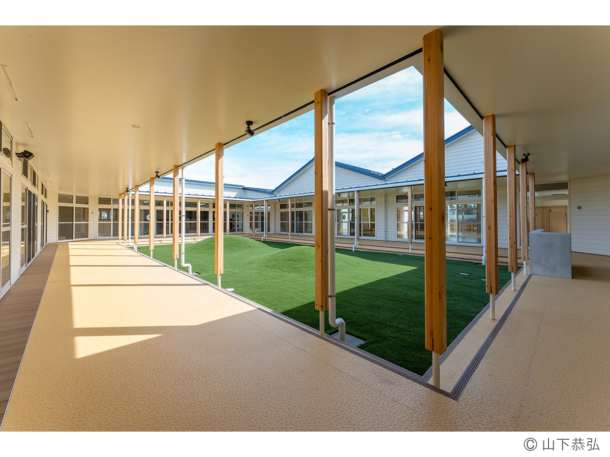 風を気にせず遊べる大きな中庭のあるわくわくゆめの樹こども園4