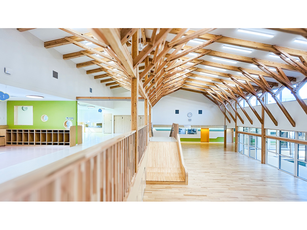 一体利用ができる遊戯室と園児室