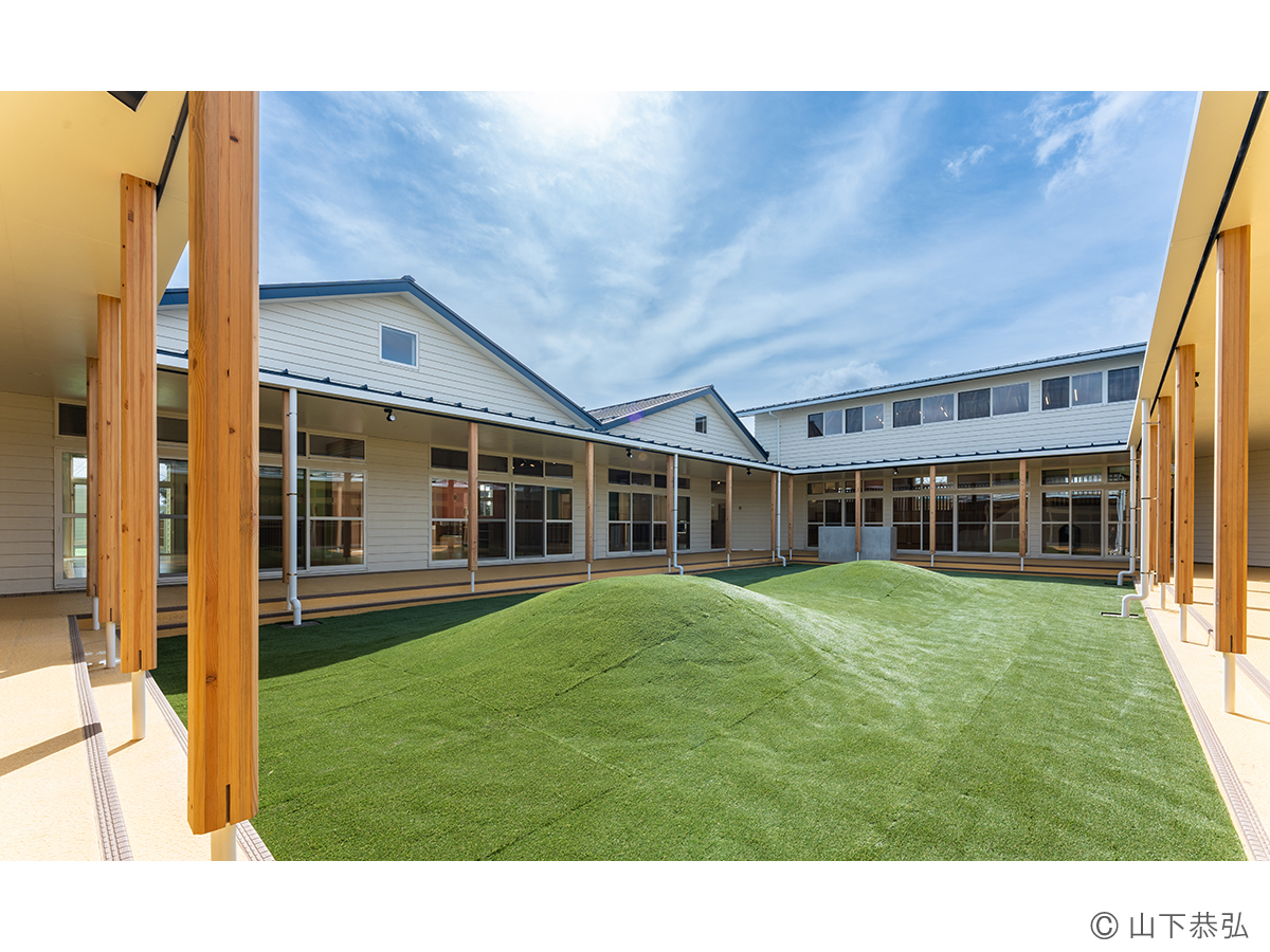 わくわくゆめの樹こども園中庭