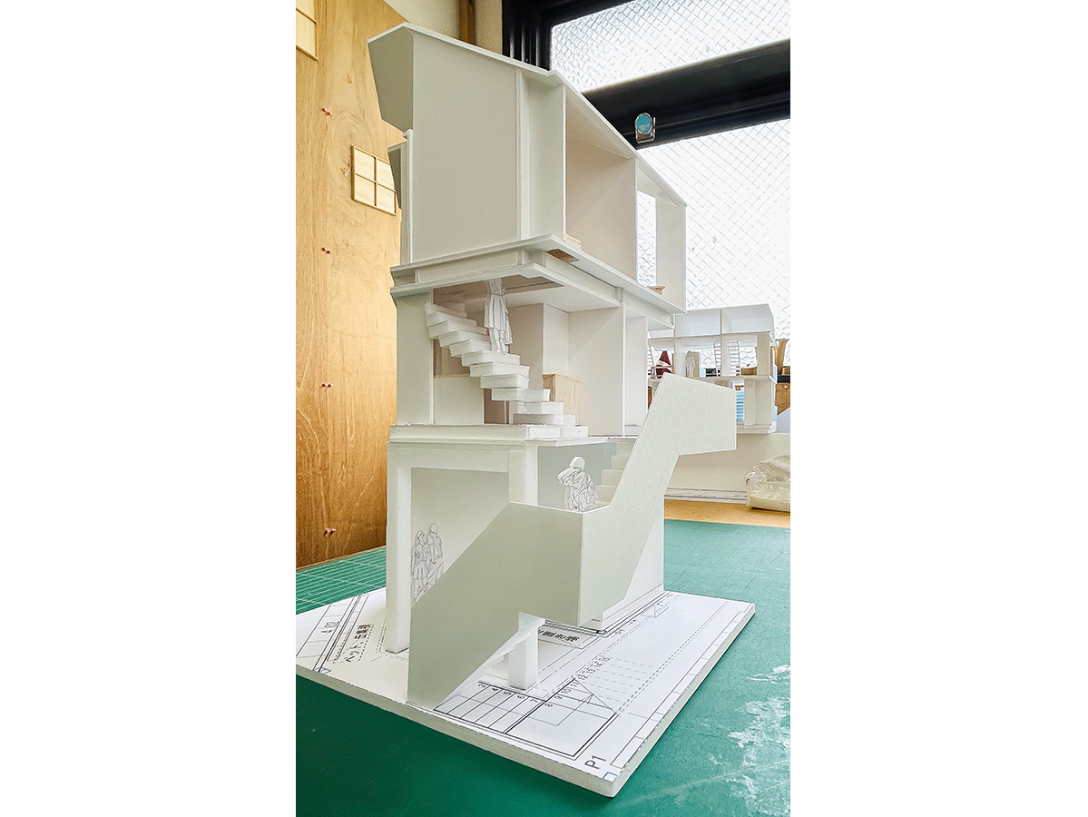 メゾネットと乱窓のスタディ断面模型-15